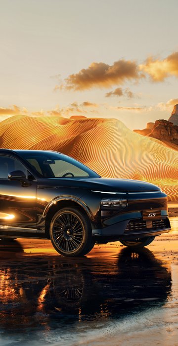 XPENG G9, SUV eléctrica insignia con inteligencia artificial, al atardecer